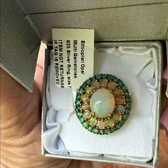 Opulent Opal and Green Gemstone Ring - Picture 11 of 11
